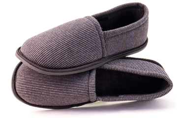 These house slippers are crafted with cloudlike thick cushion memory foam Insole and soft skin-friendly lining, providing ultra comfort and warmth for littler/big kids in any indoor/outdoor activities.